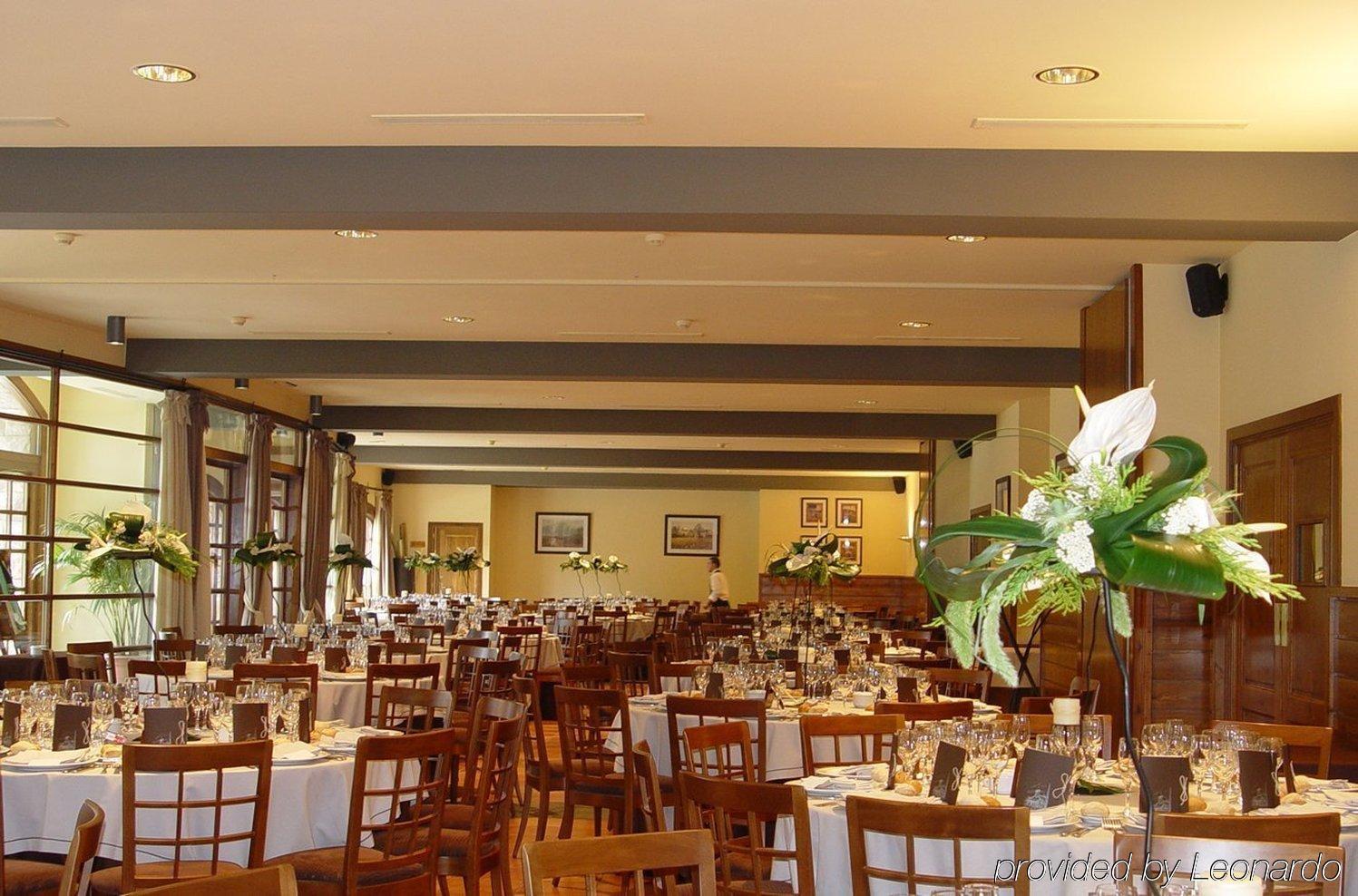 Husa Sant Bernat Montseny Restoran fotoğraf